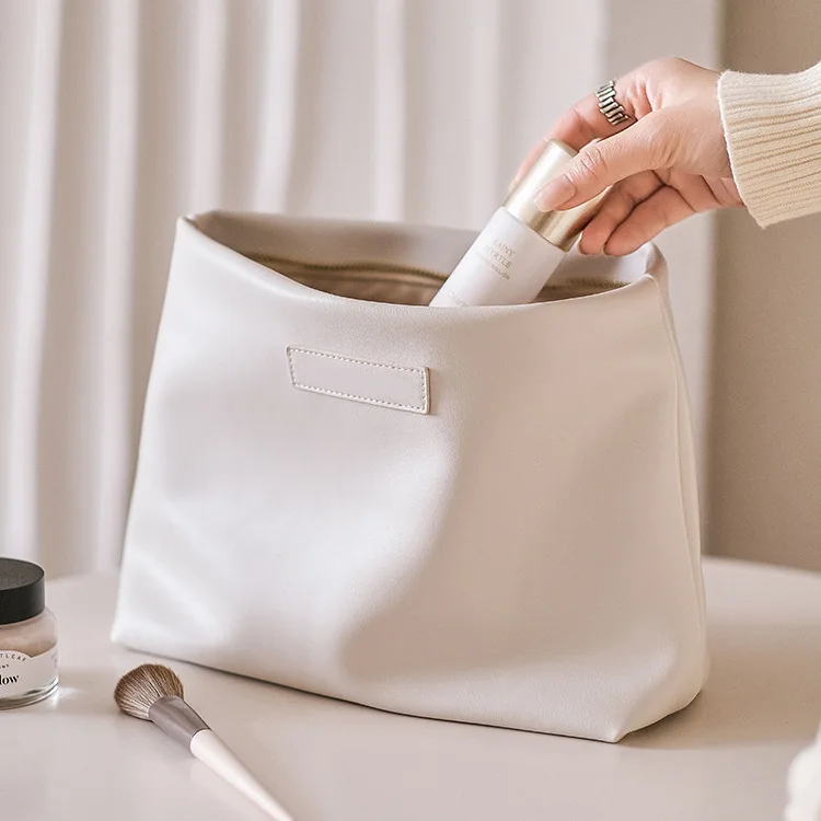 Custom Elegant Soft Vegan Leather Cosmetic Bag Multi-functional Toiletry Waterproof Bag Compact Smooth PU Leather Makeup Bag
