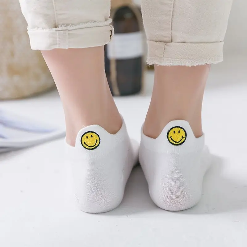 Wholesale Spring Funny Heel Embroidery Cartoon Smiling Face Short Socks Soft Cotton Fashion Smiley Women Ankle Socks