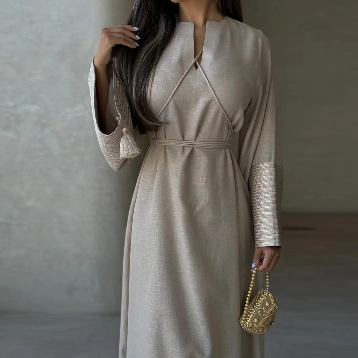 Zifeng OEM New Slit Slim Elegant Dresses Women Islamica Stylish V Neck Embroidered Dubai Turkish Elegant Dress Abaya