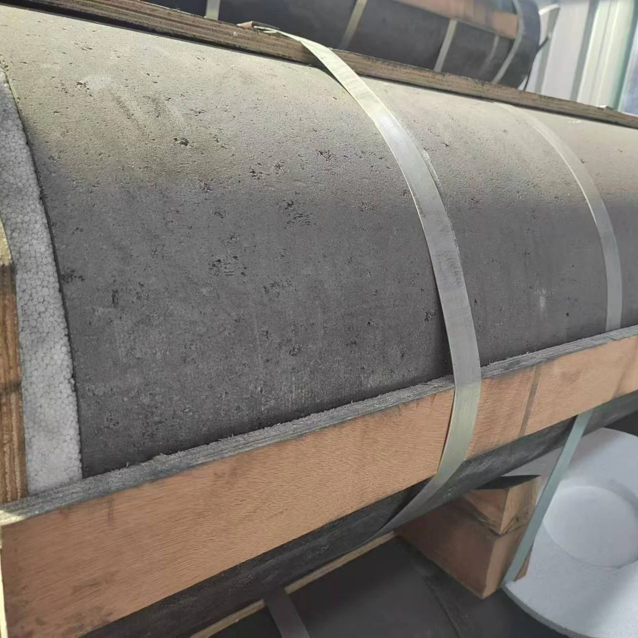 Stock Available Top Quality UHP700mm Grade Graphite Electrode With Fast Delivery And Low Price