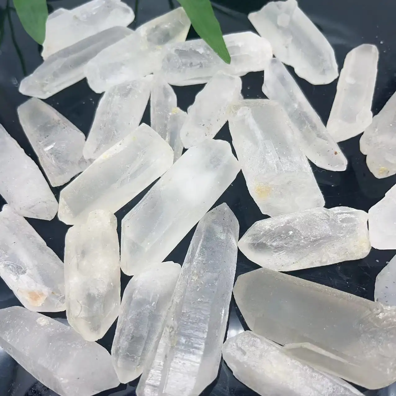 Wholesale Natural Rough Clear Quartz Point Raw Quartz Point Reiki Crystal Healing Stone For Friend Gift and Decoration