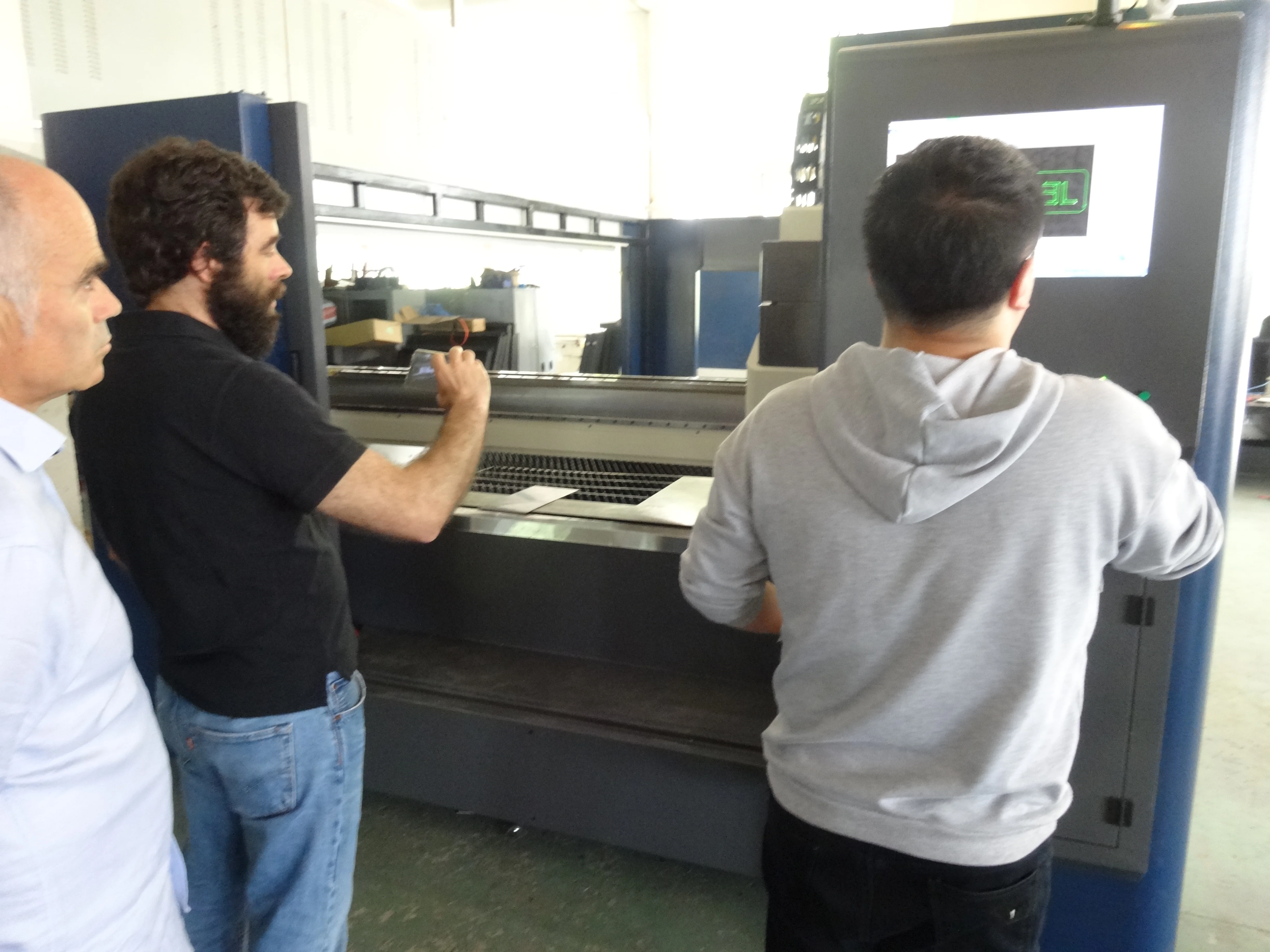 700W,1000w,1500w,2000w, 3kw,4kw волоконный лазерный станок для резки с IPG, Raycus питания (YLF-004)