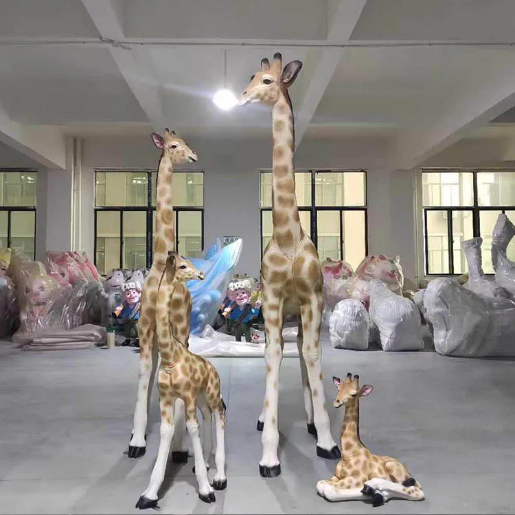 Outdoor Giant Fiberglass Giraffe Statue Life Size Safari Animal Sculpture for Garden Decoration