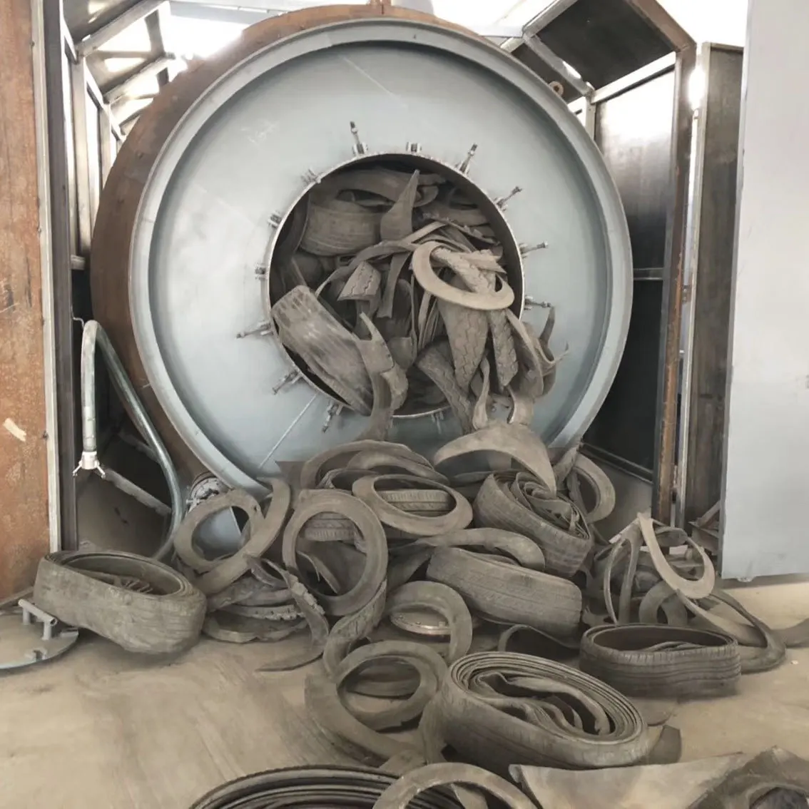 2800*6600*18mm Reactor with 12Tons capacity tyre pyrolysis recycling machine