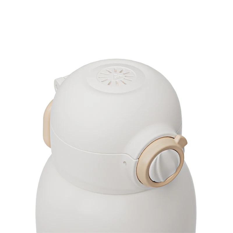 Amazons Hot Selling Promotional portable baby feeding bottle baby milk container safety heating for easy carry