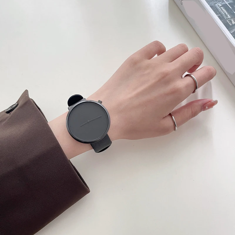 Trendy Simple Black Tech-inspired Non-mechanical Silent Quartz Watch diver watch