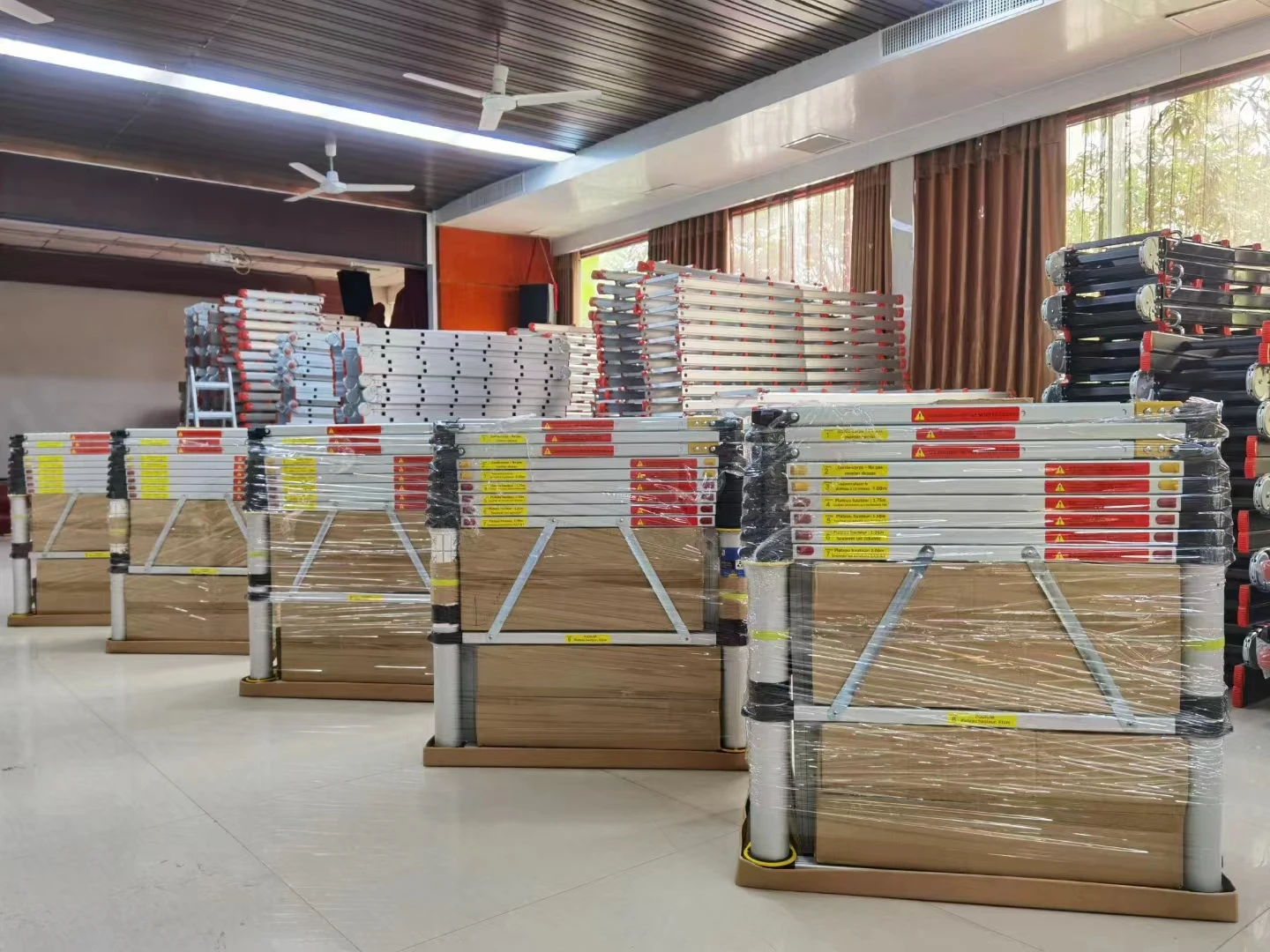 New Style Mobile aluminium Telescopic scaffolding tower ladder in scaffolding