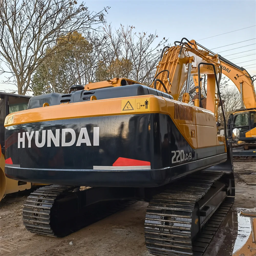 South Korea made Hyundai R220 crawler escavator 22ton, hydraulic shovel R220 PC220 DX220 tracked in Shanghai