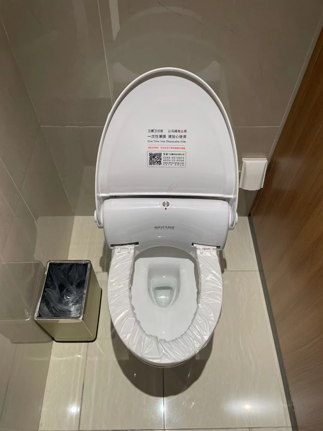 Modern Design Wireless Sensor Activated Automatic V-Shaped Elongated Plastic Toilet Seat Cover for Bathroom