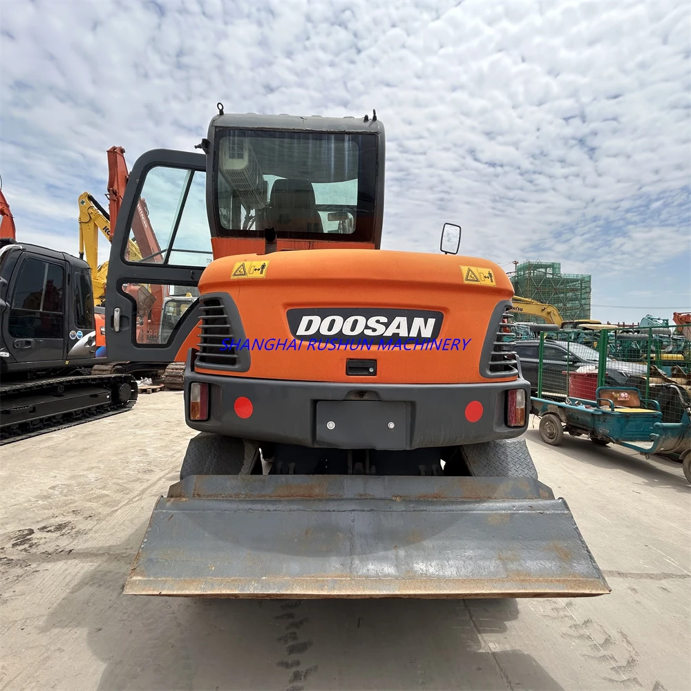 Корейский небольшой Подержанный DOOSAN DX60W гидравлический колесный экскаватор 6ton б/у Yanmar двигатель