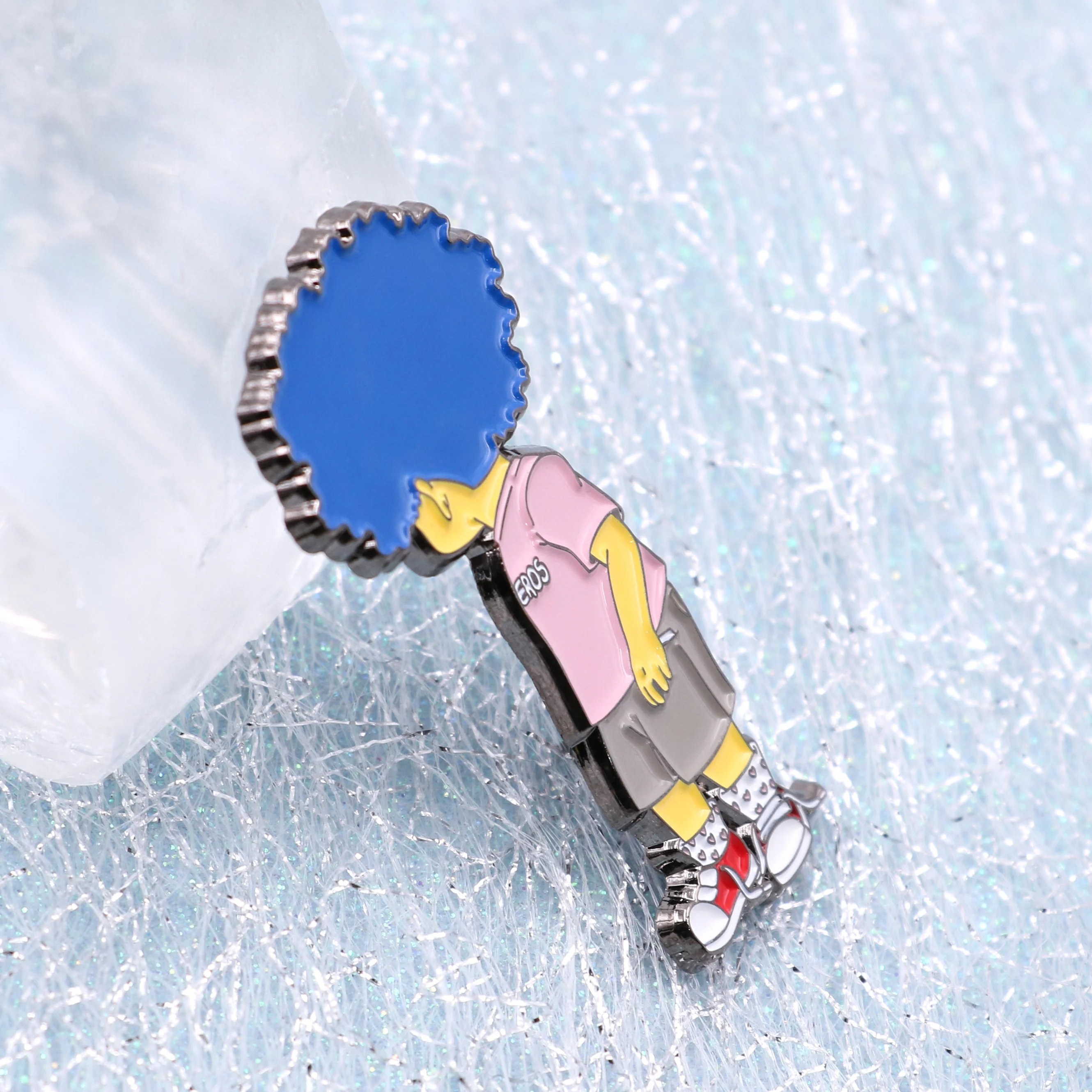 custom cap pins Newest Fashion Skeleton Shield Custom Hard Enamel Pin For Accessories Custom Enamel Pins