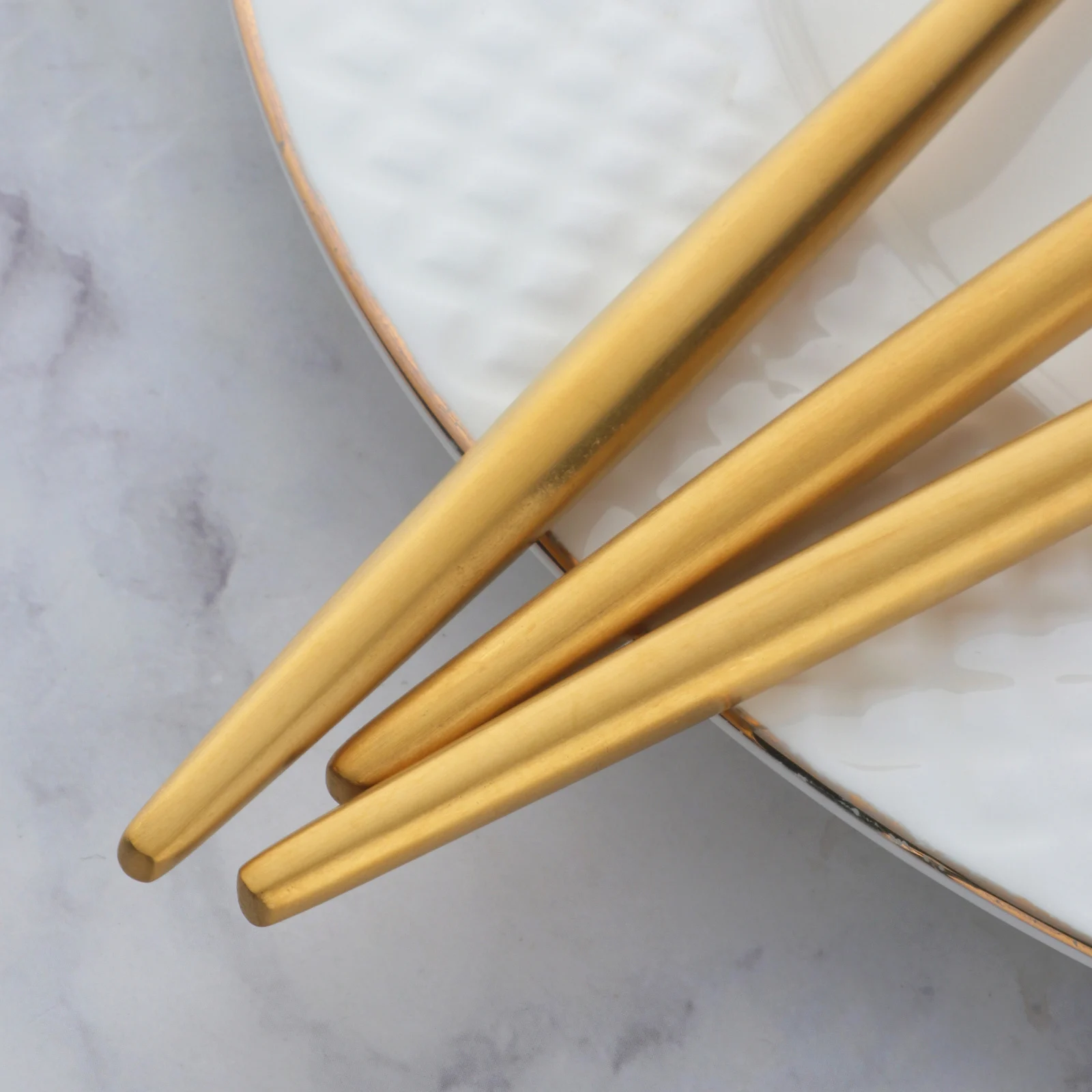 Рождественская современная роскошная матовая Золотая посуда нож вилка ложка позолоченная нержавеющая сталь 304 набор столовых приборов