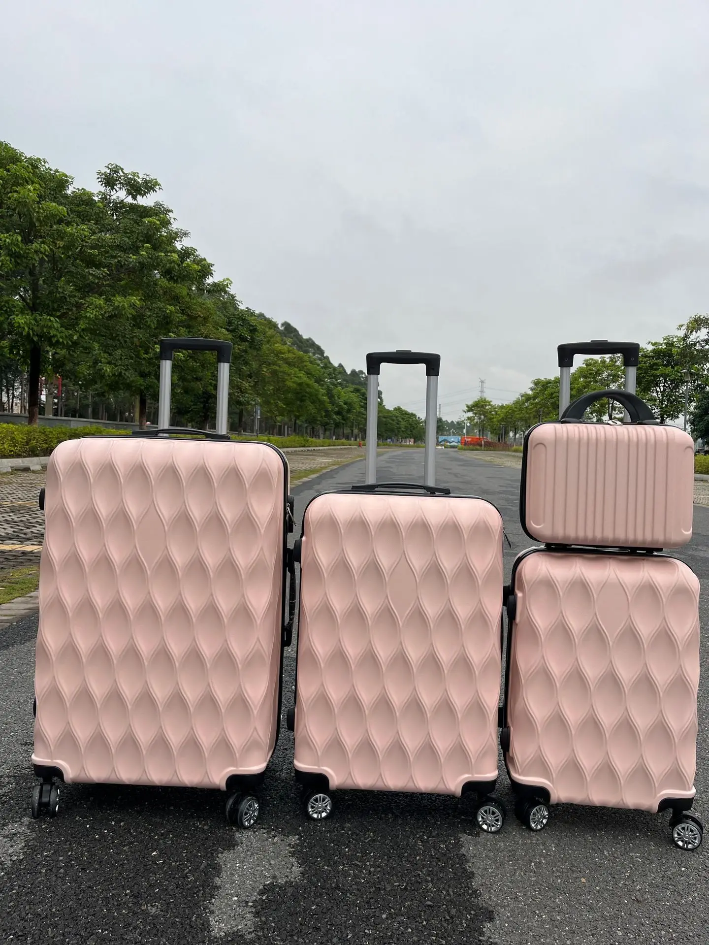 Wholesale Luggage 4 pcs set  Trolley Case Portable ABS Zipper Universal Wheel Travel Suitcase With Password Lock