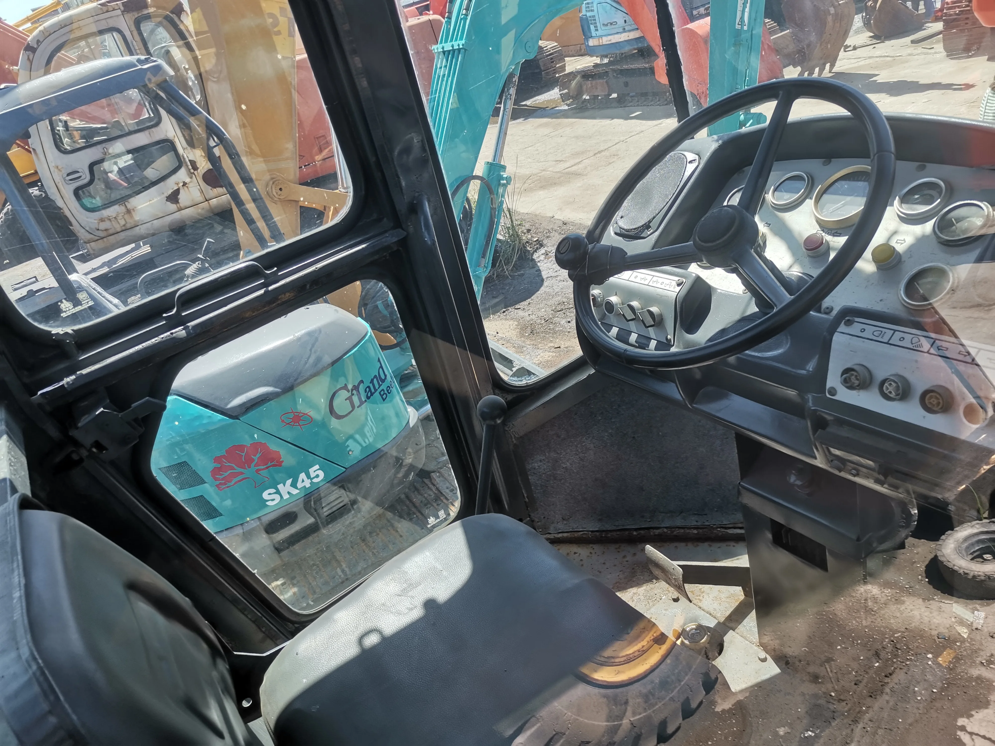 Б/у дорожный каток XUGONG XS223J XP303S X5262J