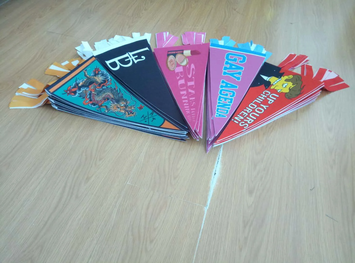 HOT Custom Design  12x30 Sport Felt Banner Hanging Triangle Flag Bunting Pennant with Top  Sleeve and Ribbons