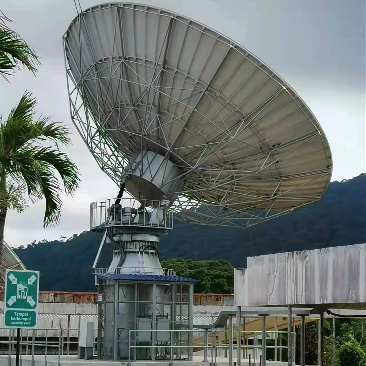 9,0 м Ku band моторизованная спутниковая антенна