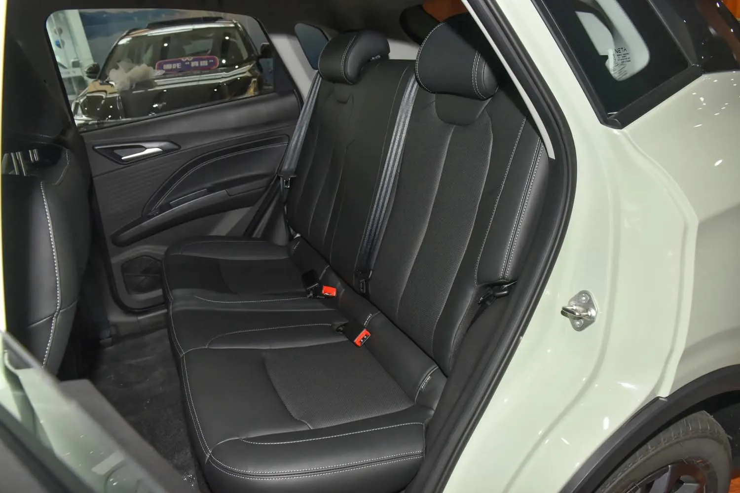 Neta V Electric Car Long Range 301KM SUV 2023 LHD/RHD Adults Cheap Cars 0km Used New Energy Vehicle From China 2024 Nezha