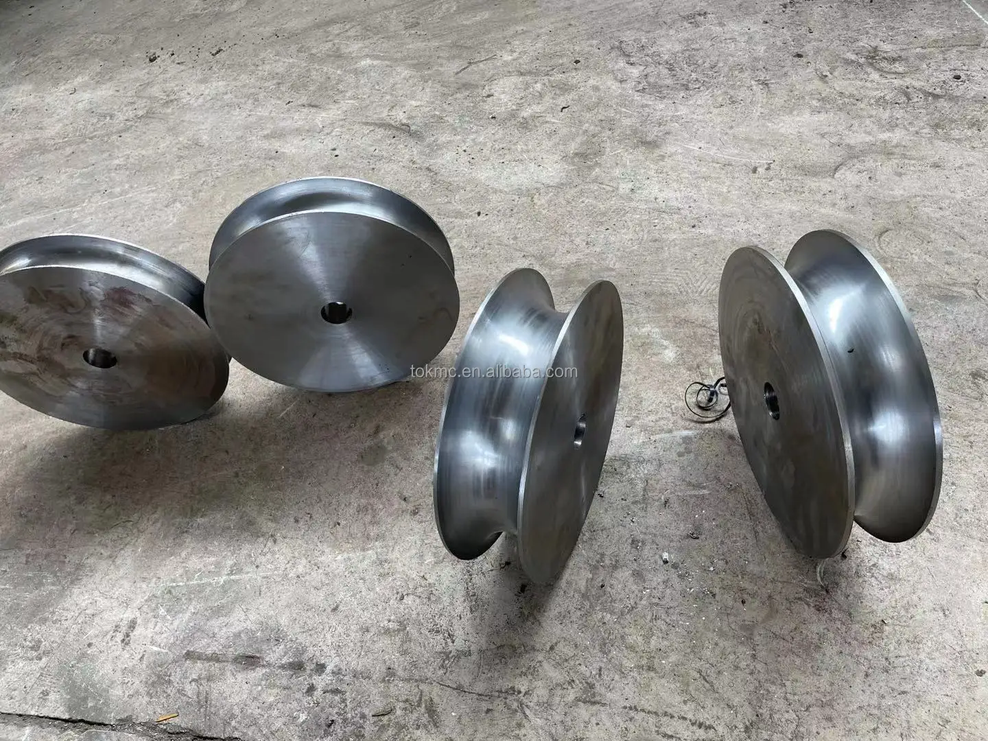 2.5 inch 3 inch dies.jpg