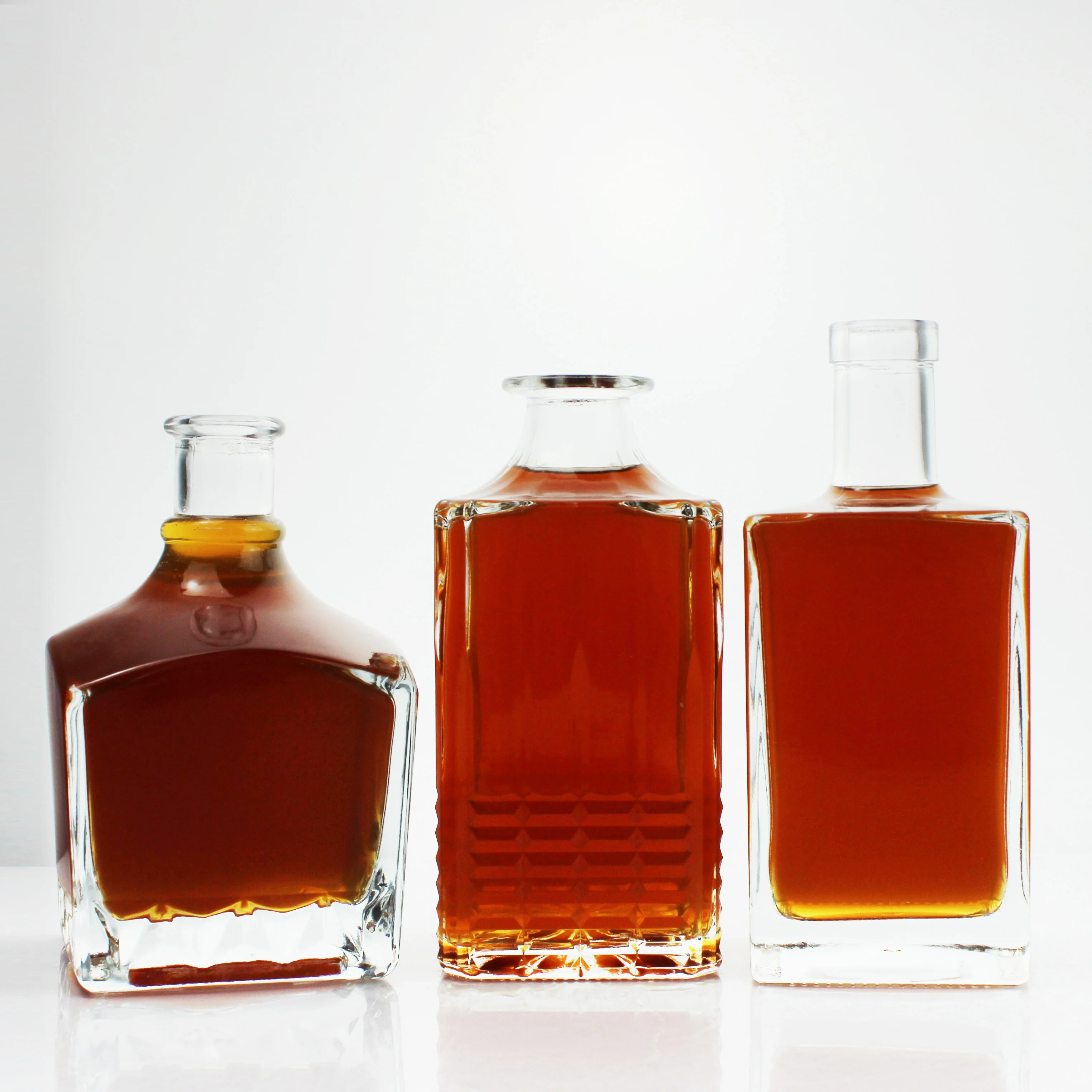 Wholesale Glass Wine Liquor Bottle Glass Brandy Gin Rum Tequila Vodka Spirits Bottle With Lid