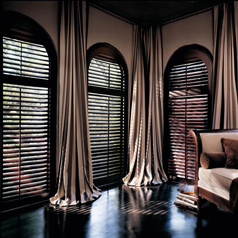 
Vintage Arch wooden customized colors interior windows plantation shutters 