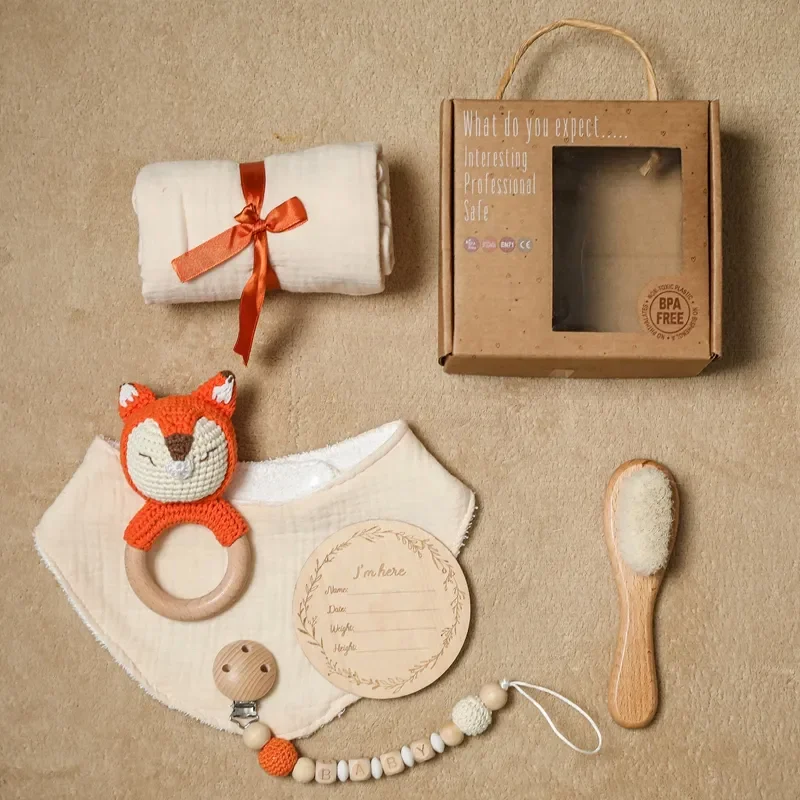 2023 Hot Sale Newborn Shower Gift Set Box Baby Muslin Cotton Blanket Teething Baby Rattle Milestone Wooden Toy Set