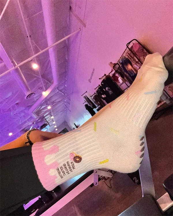 High Quality Custom Pilates Grip Socks Crew Popular Yoga Pilates Socks With Packaging Unique Pilates Anti-slip Grippy Socks Men