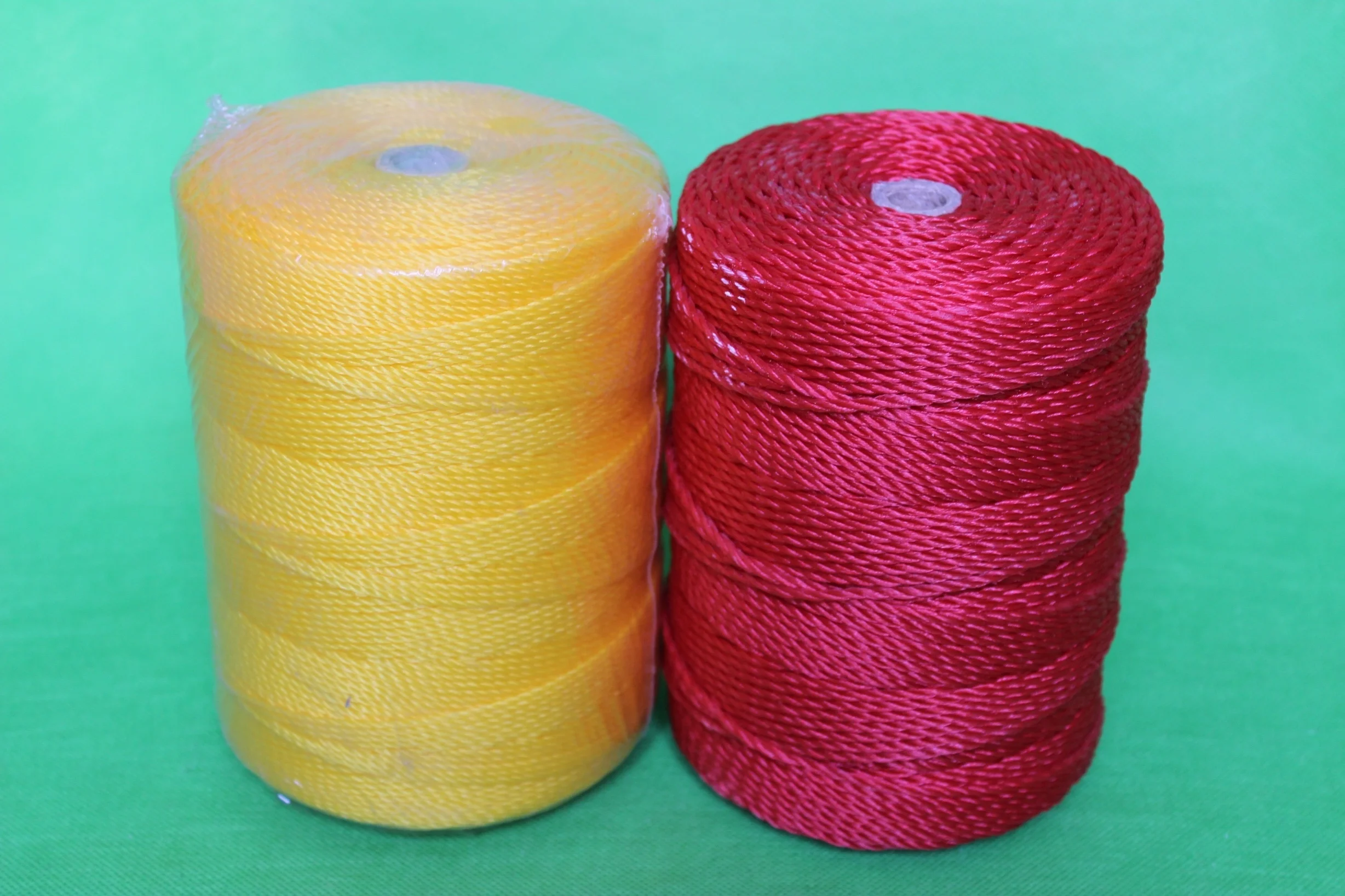 Hot sale 3 strands twisted high quality 380D/45ply 380d/30ply 380D/39PLY  pe fishing twine for hand fishing net trawl