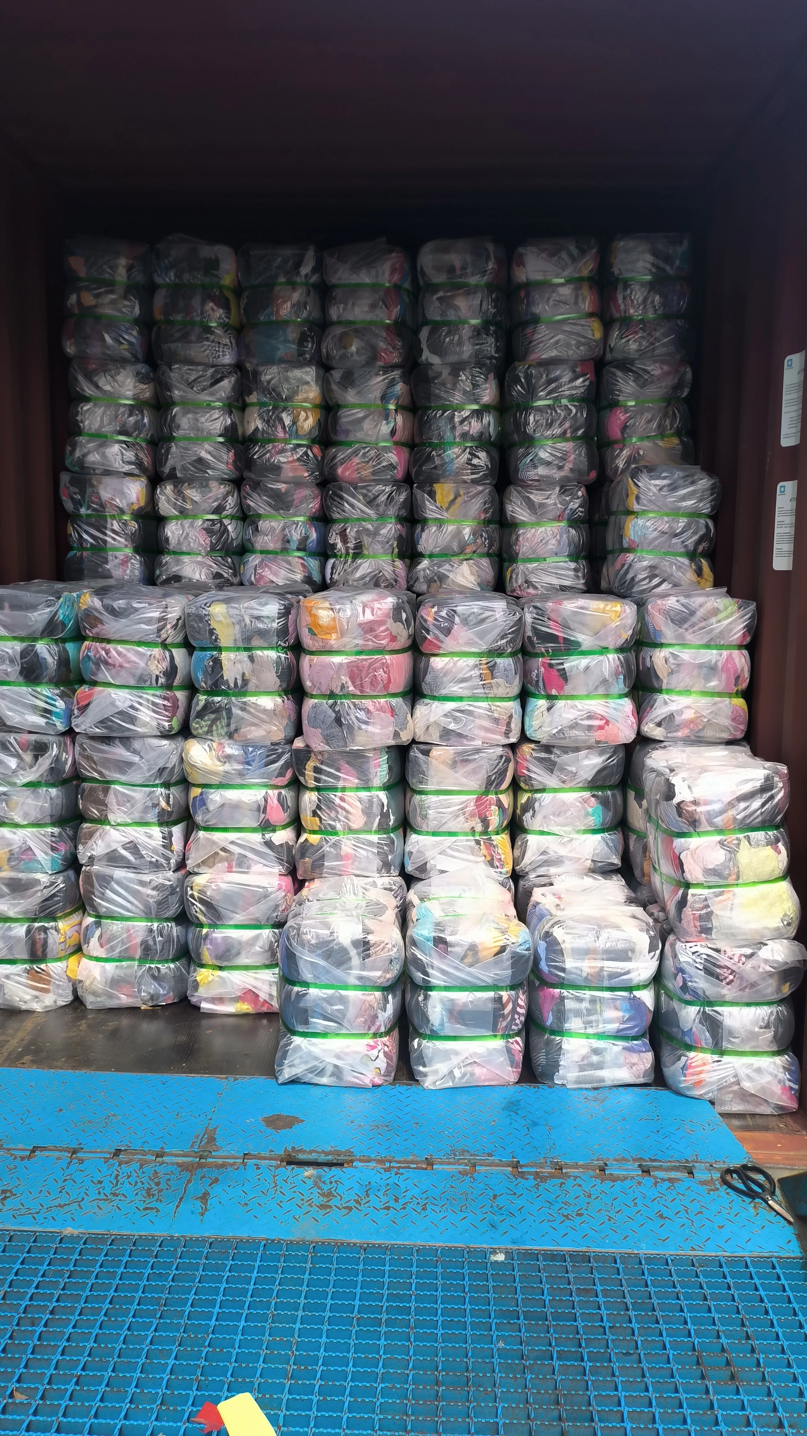 Best Price Fast Delivery Time Industrial Wiping Rag Dark Coloured T-shirt Rags 100% Cotton Rags for cleaning Textile Waste