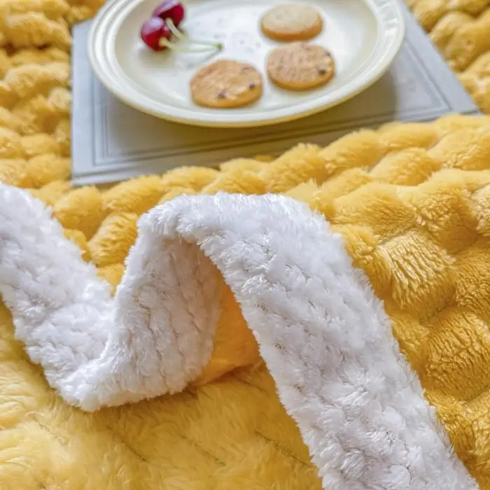 Wholesale Promotional Price Flannel Velvet Blanket Original Factory Fuzzy Blanket Waffle Fleece Blanket for Winter
