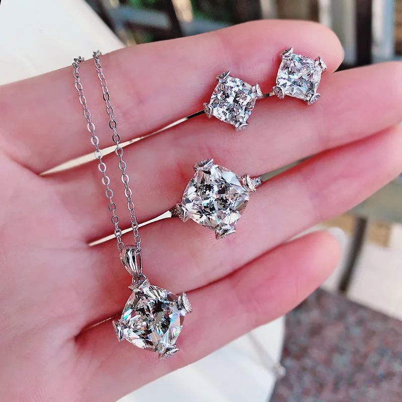 Platinum 11 * 11mm Princess Square Ice Flower Cut High Carbon Diamond Pendant Main Stone 11 Carat Necklace