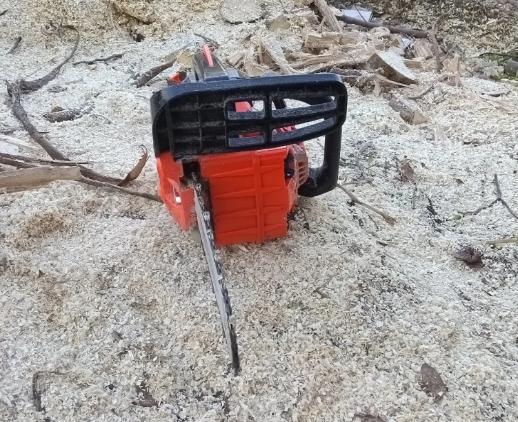 UM best seller gasoline chainsaw OEM garden machines high quality wood cutting machine chainsaw for sale