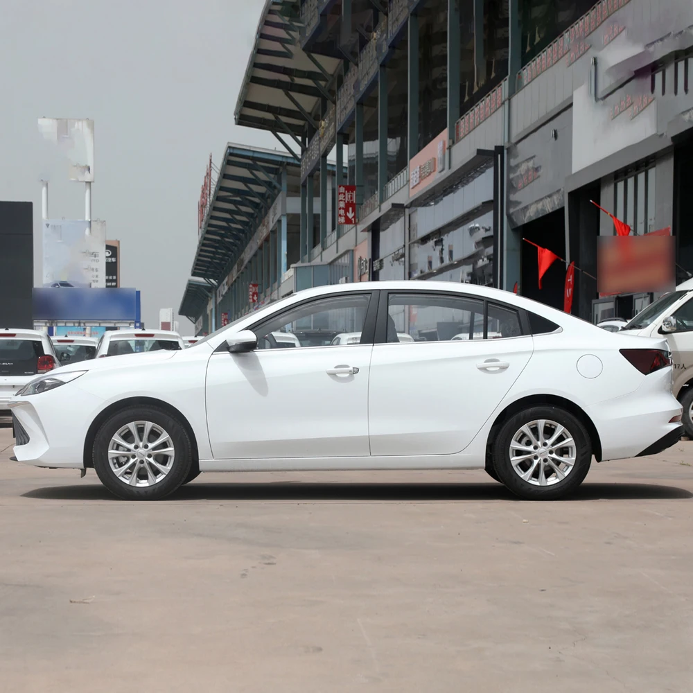 Roewe i5 2023 1.5L ручной работы на бензине семейный седан отличный двойной экран большое предложение бензиновые автомобили