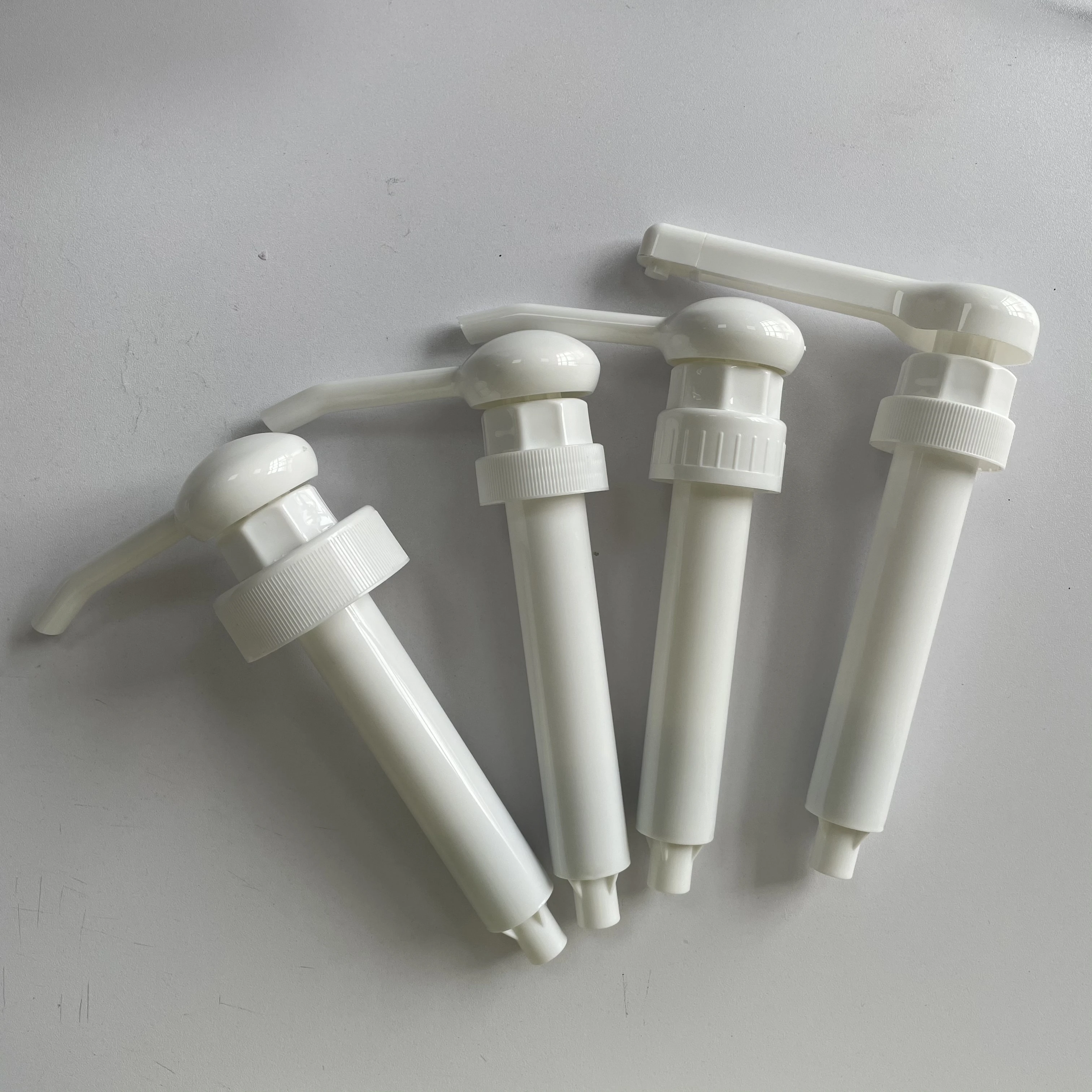 customized 52/400 closure 30cc white gallon syrup soap  screw dispenser pump for 5L gallon bottle