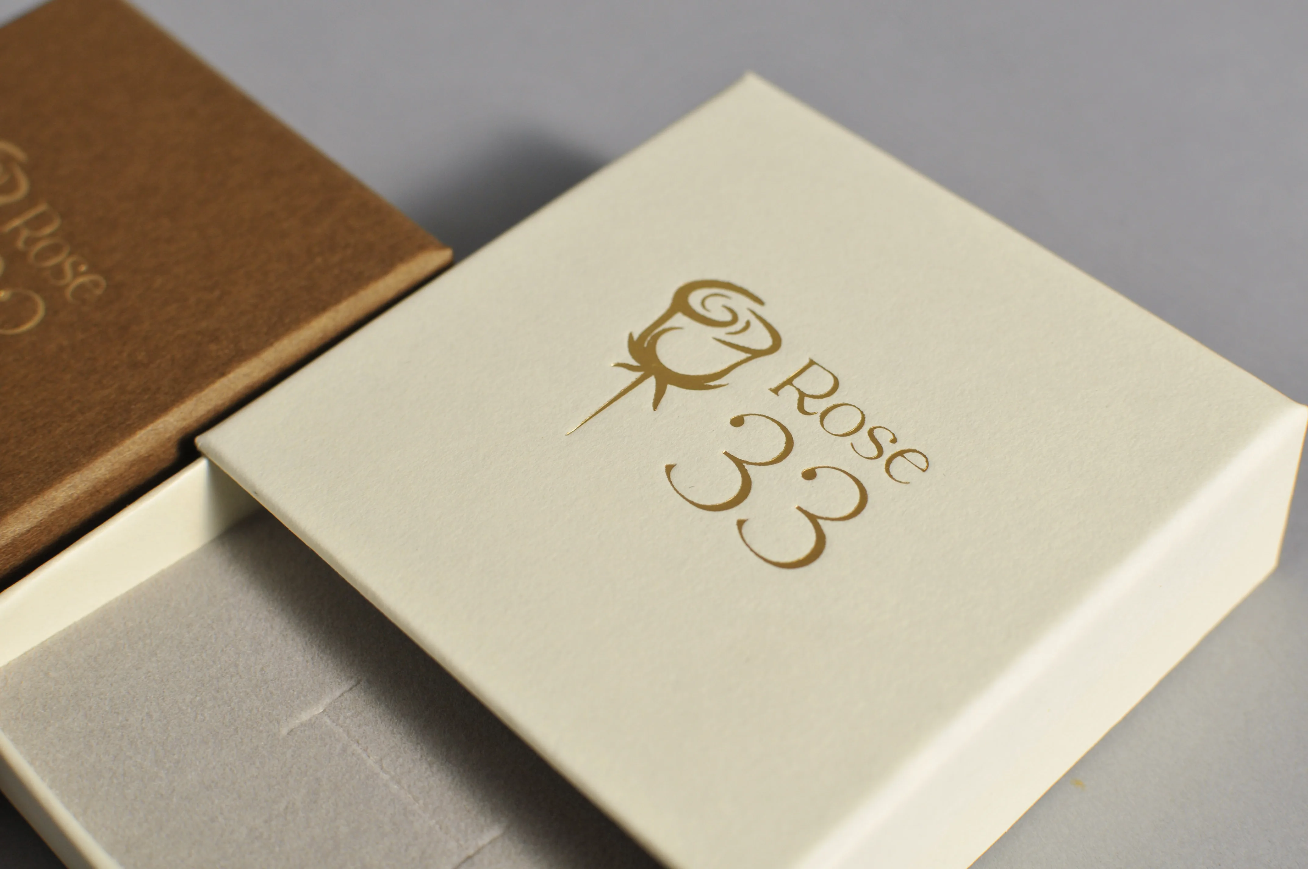 2024 Wholesale White Texture Paper Box Custom Logo Necklace Package Small Mini Jewelry Organizer Ring Gift Box