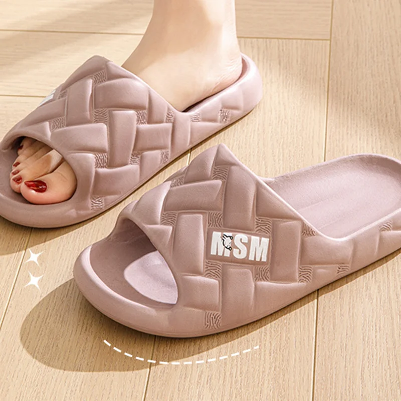 Wholesale slippers. Slippers that can be customized with icons. Thick-soled slippers suitable for home and bathroom use.