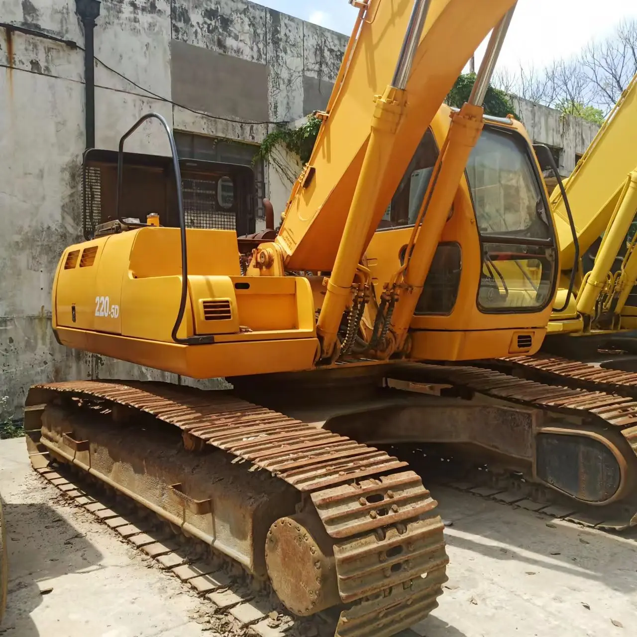 Hyundai 220-5 backhoe equipment Japanese used digger excavator machine with cheap price and spare parts for sale