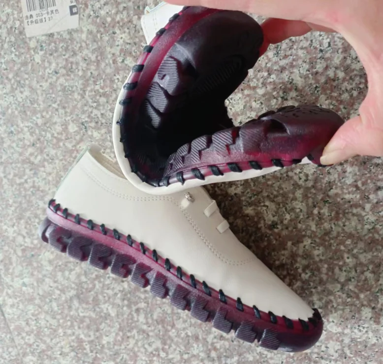 2024 New Flat-soled Round Head Plus Size Pure Hand Sewing Sole Casual Beef Tendon Soft Sole Mom Shoes