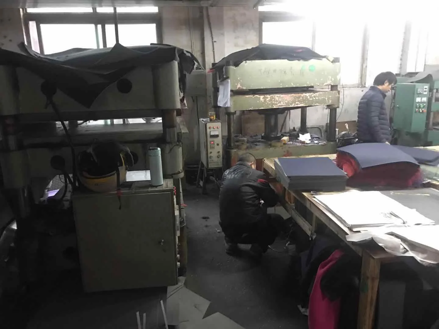 EVA Vacuum Forming Machine for Luggage Suitcase Production