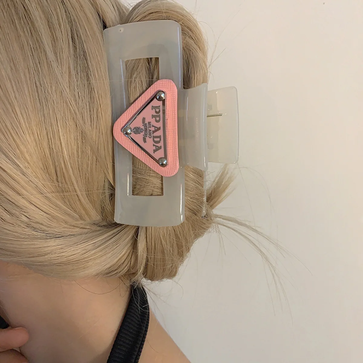 Wholesale Japan and South Korea hot jelly grab large back head hair shark plastic hair clip 10CM