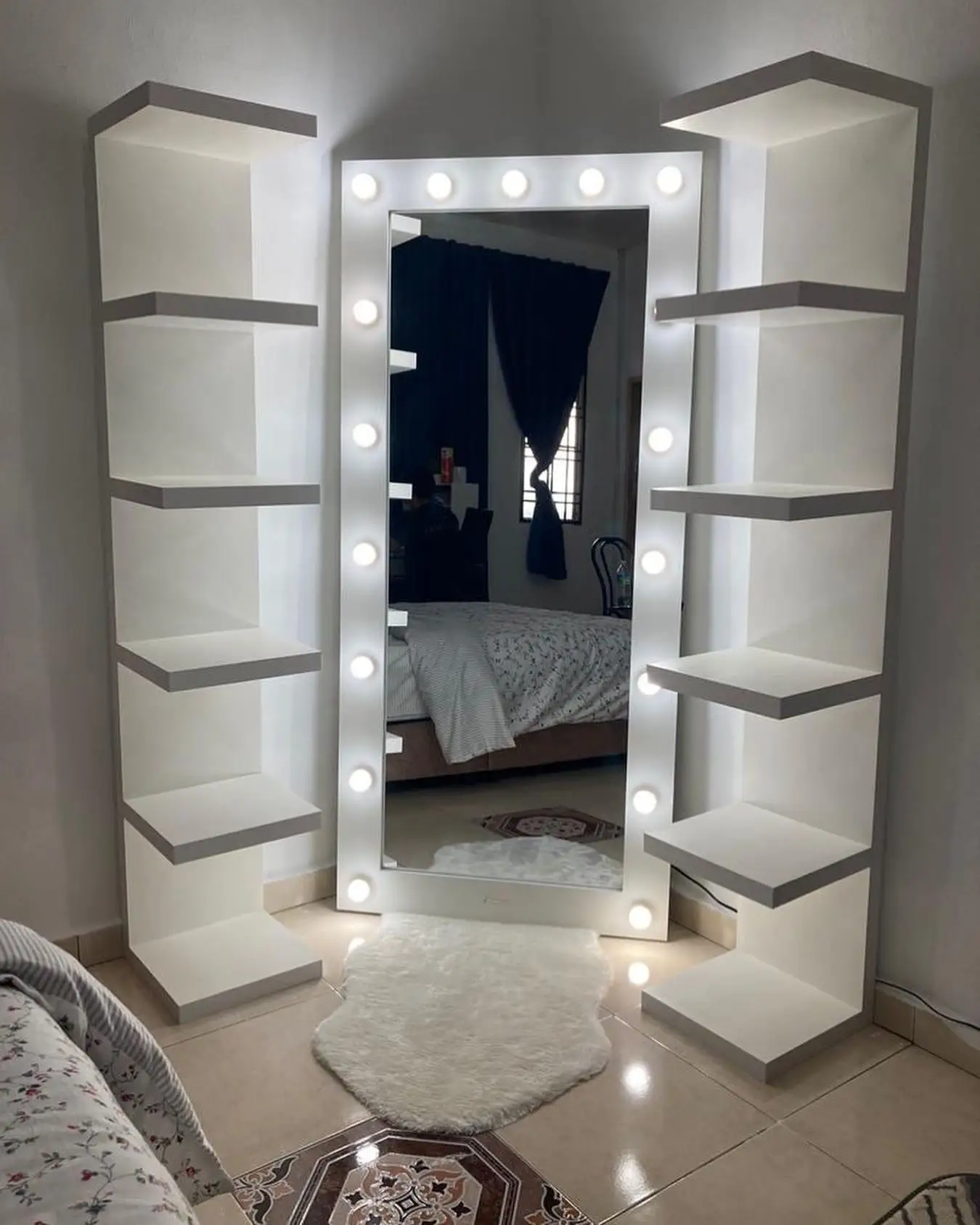 European Simple Design Sense Lark Wall Hanging Bookshelf Display Shelf for Wall Decor