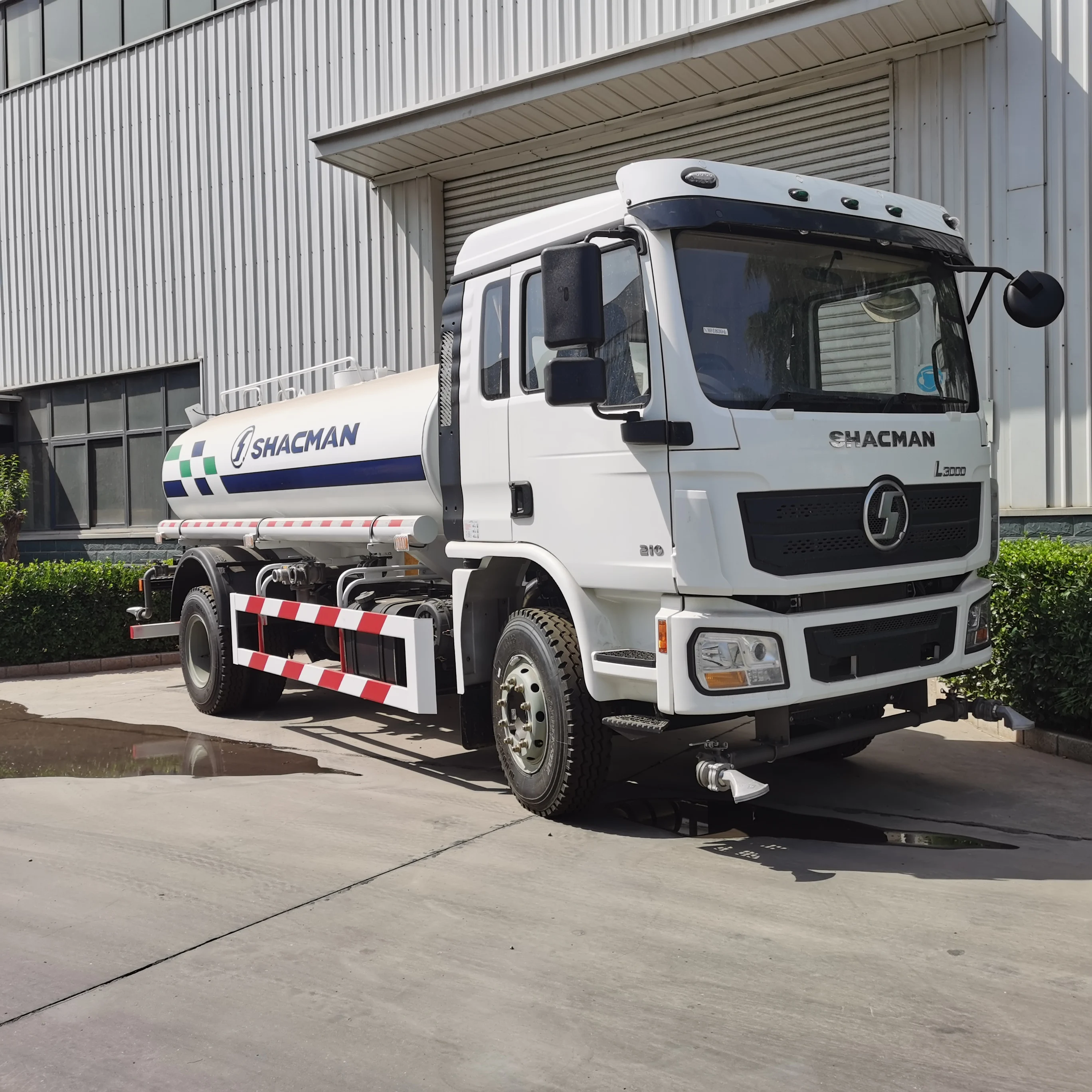 Shacman 20000 Liter factory price Water Oil transport diesel petrol gasoline Fuel Tank Truck For Sale