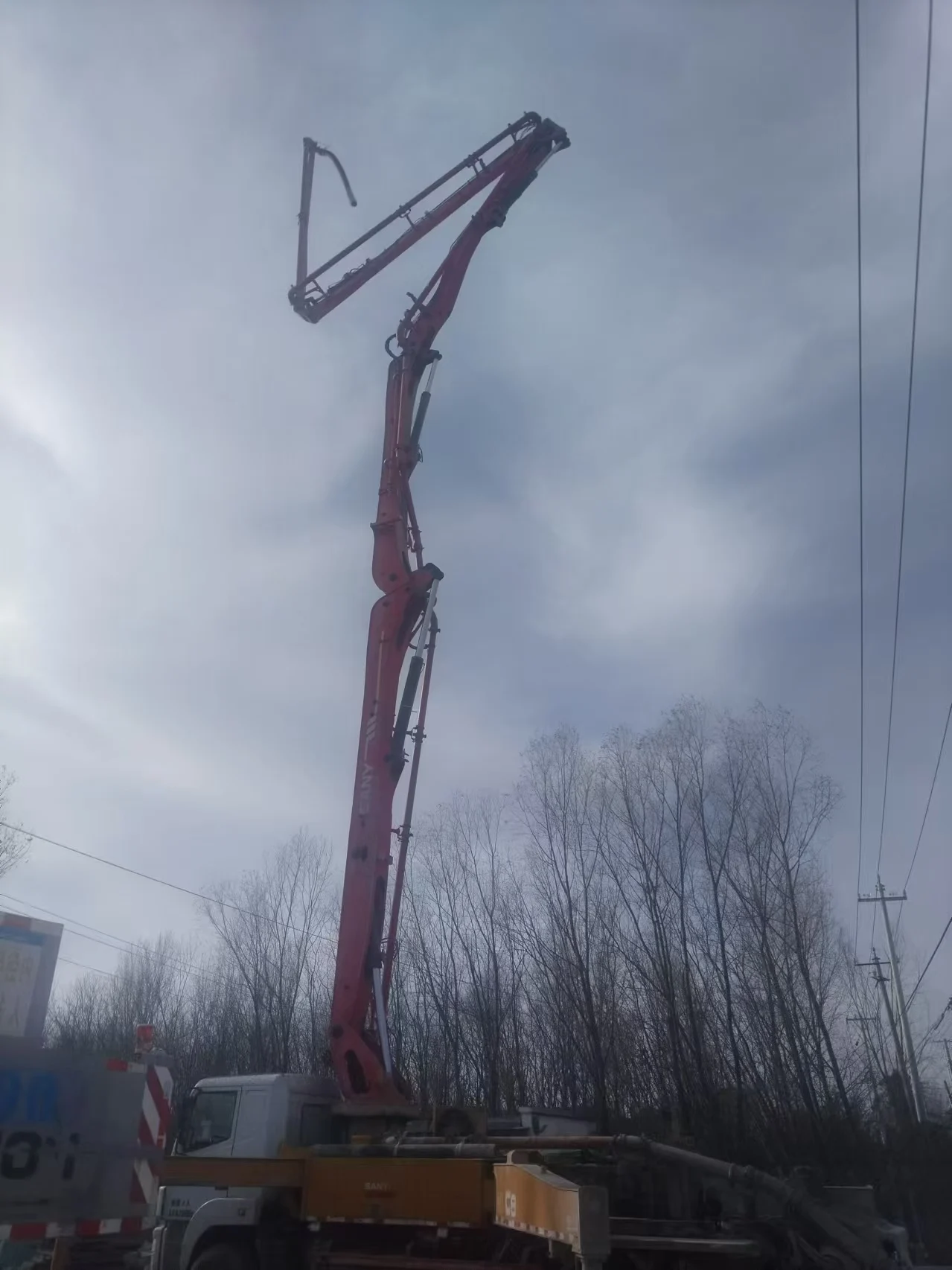 17 year Sany  37 meter second-hand concrete pump truck with maximum horizontal conveying distance of 33 meters