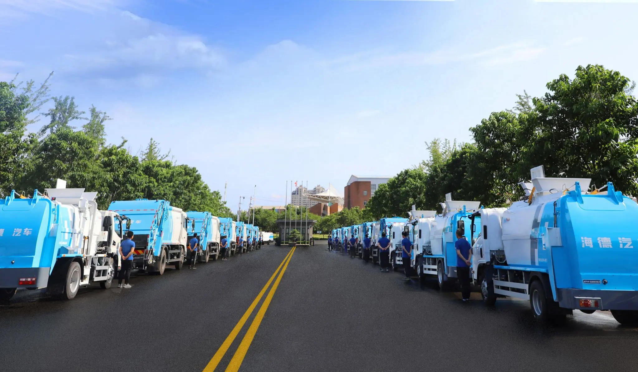 Rear loading compactor garbage truck