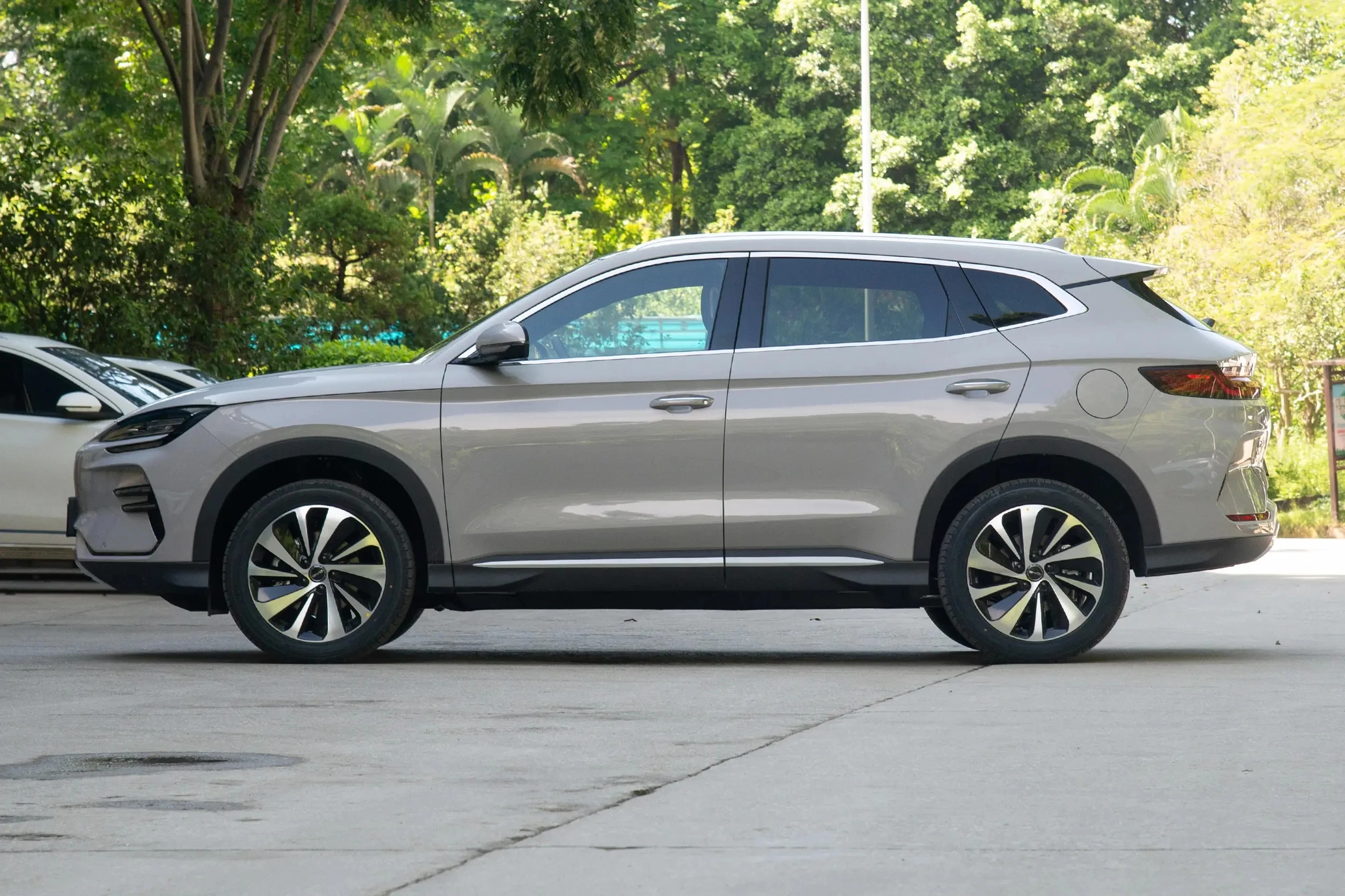 Продажа автомобилей Byd UZ Автомобильная 2023 последняя песня плюс eva Car Ev Song Чемпион 605 км флагманские электромобили