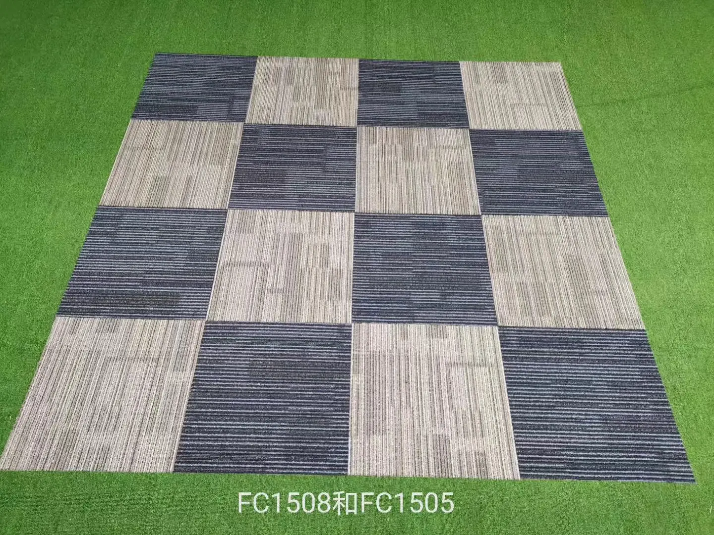 Коммерческая ковровая напольная плитка полипропиленовая самоклеящаяся сверхпрочная квадратная карповая Плитка 20x20 дюймов китайская для офиса