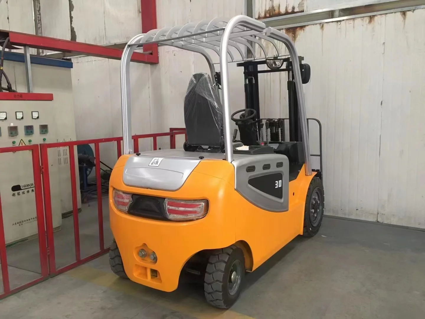 CE certified large battery capacity indoor working electric forklift factory direct sales
