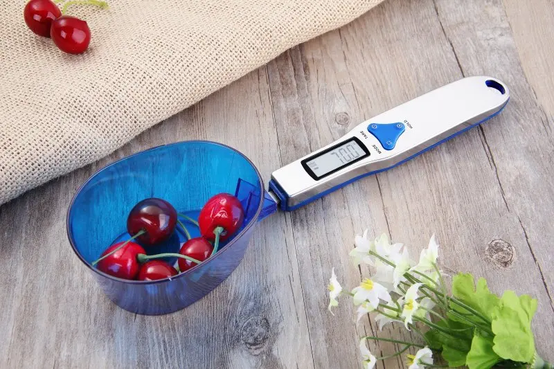 Wholesale 500g 0.1g 304 Stainless Steel  Handheld Portable Multifunctional Kitchen Food Weight Digital Spoon Scale With 3 Scoops