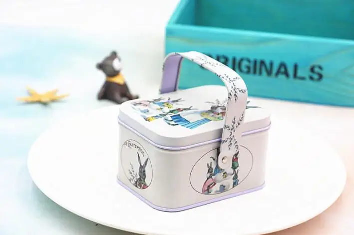 cookie tin with handle 3.jpg