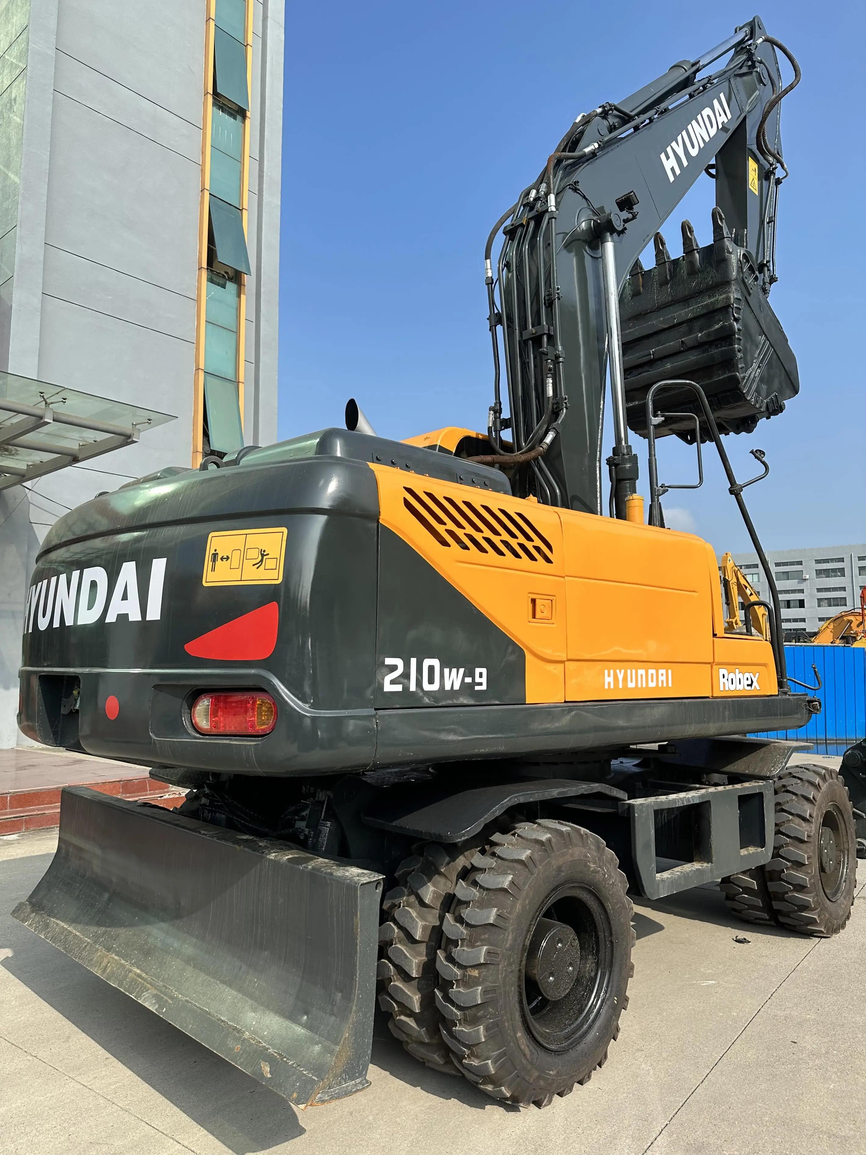 Hyundai 210 wheel excavator 210w-9 excavators  Heavy machinery construction equipments for sale 210w with tires Korea used car