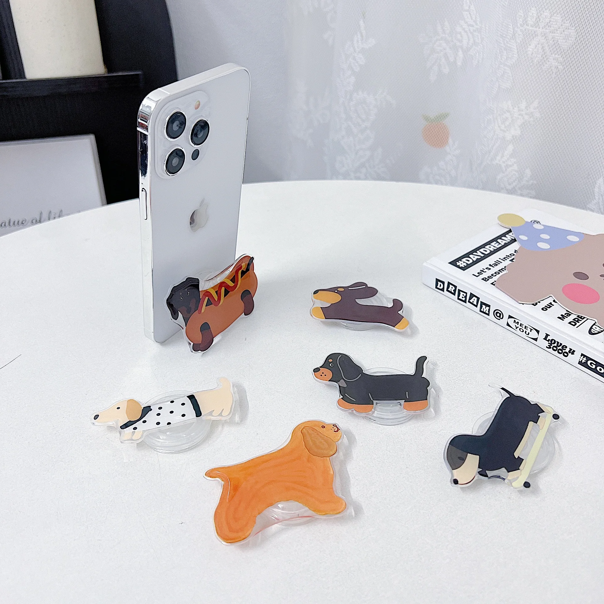 Hot Sale Puppy Dachshund Dog Desktop Stand Holder for Mobile Phone Custom Cartoon Transparent Epoxy Acrylic Phone Grip